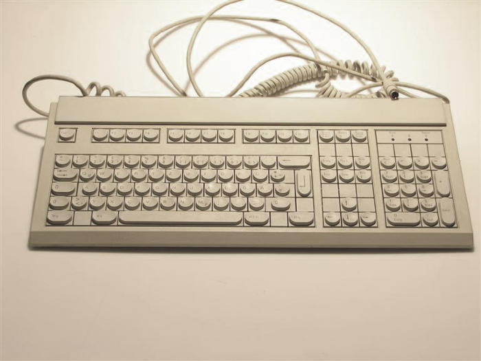 Hersteller: Chicony Electronics Co. Ltd.

FCC-ID: E8H5IKKB-S392
Seriennummer: 053017266

